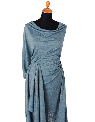 Elegant drapierte Puppe mit Jersey-Kleid aus italienischem Leinenstoff