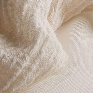 Zarte Stoffe mit luftig-leichter Struktur wie Gaze, Mull & Doppelmull