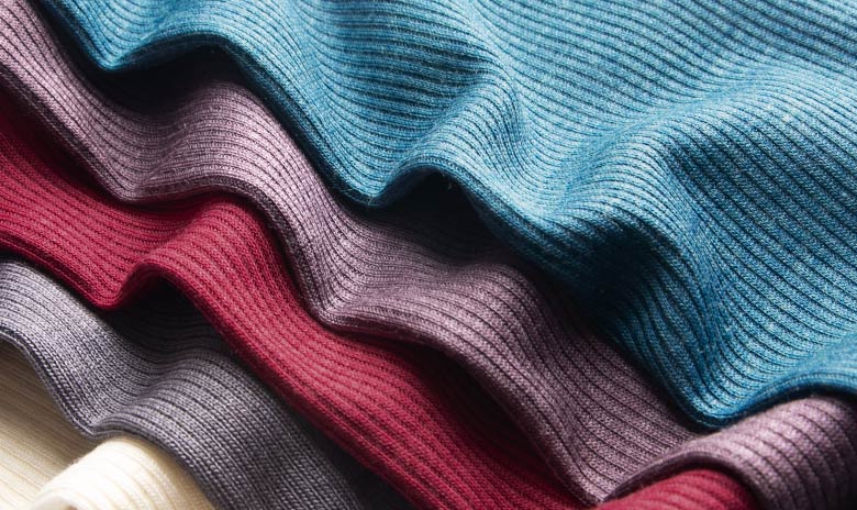 Feiner Rippen-Jersey aus Merinowolle und Seide als Meterware