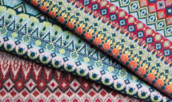 Jacquardjersey aus weicher (Merino-)Wolle w�rmt dekorativ
