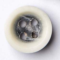 Black Bone 11 mm, Horn-Knopf, naturwei�, Eingetiefter, klein...